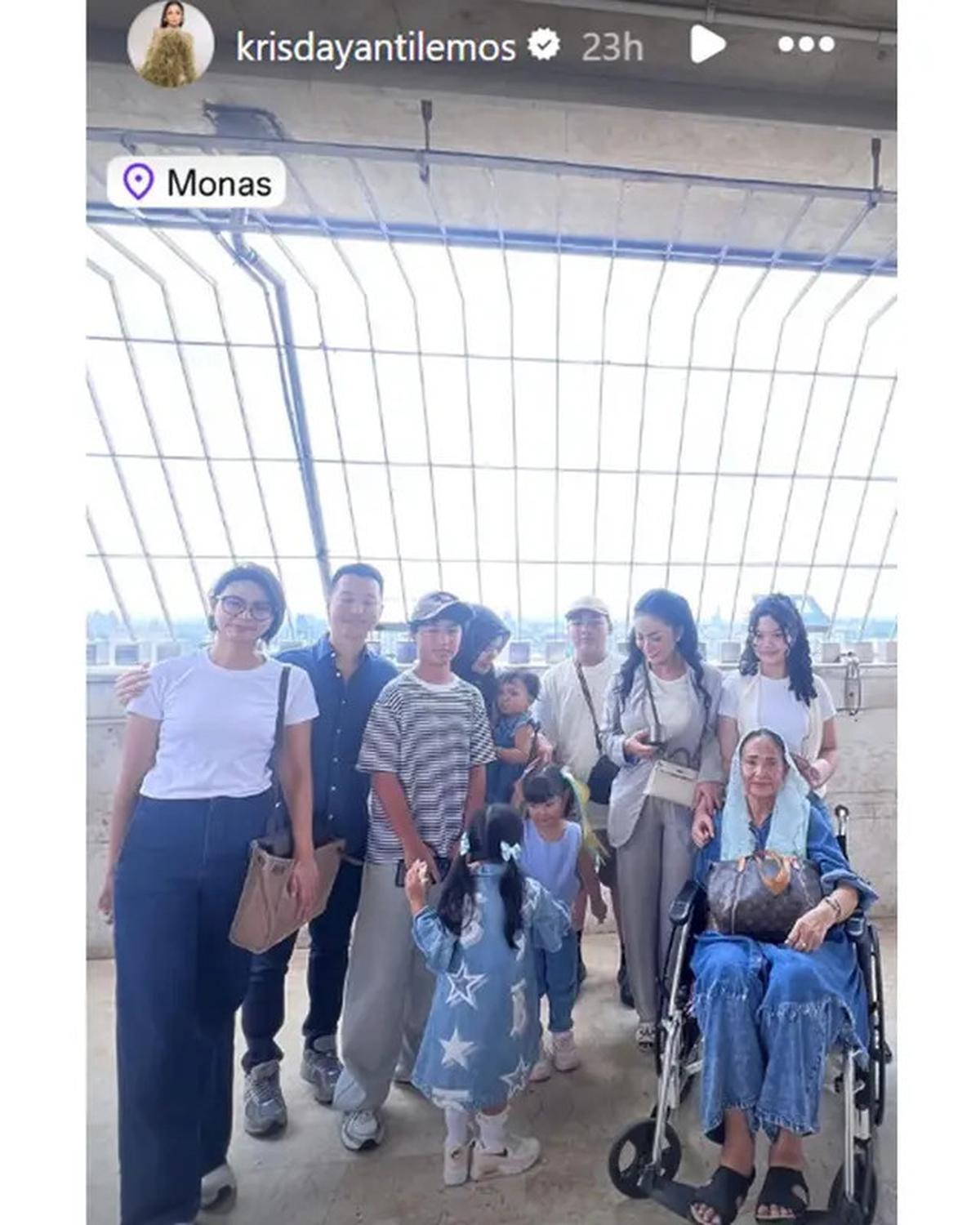 Aurel Liburan ke Madrid, Ini 6 Potret Krisdayanti Momong Ameena dan Azura di Jakarta