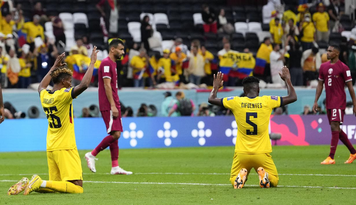 Dari kubu Qatar, kekalahan 0-2 dari Ekuador menjadi rekor sepanjang sejarah Piala Dunia. Qatar menjadi tuan rumah pertama yang mengalami kekalahan di laga pembuka sejak Piala Dunia pertama pada 1930 alias 92 tahun lalu. (AP/Manu Fernandez)