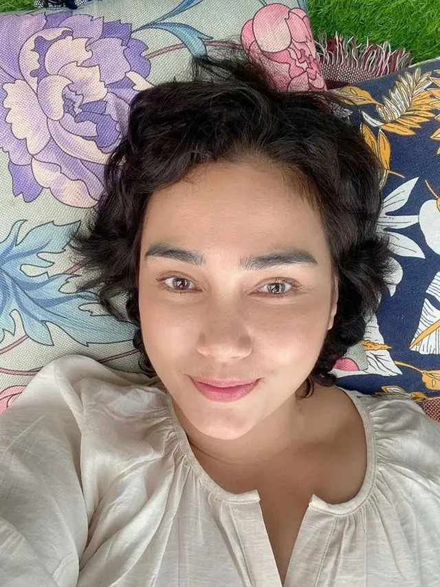 6 Potret Terbaru Feby Febiola, Rambutnya Mulai Lebat dan Kian Bugar