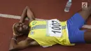 Pelari Papua tampak lelah saat Kejurnas Atletik nomor lari estafet 4x400 meter putra senior di Stadion Pakansari, Bogor, Selasa (6/8/2019). Kejurnas tahun ini juga dilakukan untuk kualifikasi menjelang PON. (Bola.com/Vitalis Yogi Trisna)