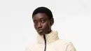 Nah untuk yang sedang bersiap pergi ke negara musim dingin jangan sampai kelewatan. Check Ambleside Puffer Jacket yang berisi bulu angsa dengan potongan classic fit. / Foto dok: Burberry.