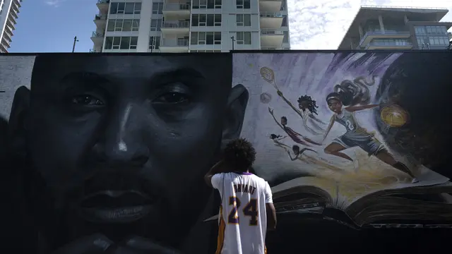 Kobe Bryant dihormati dengan mural besar karya seniman Portugis dan Amerika