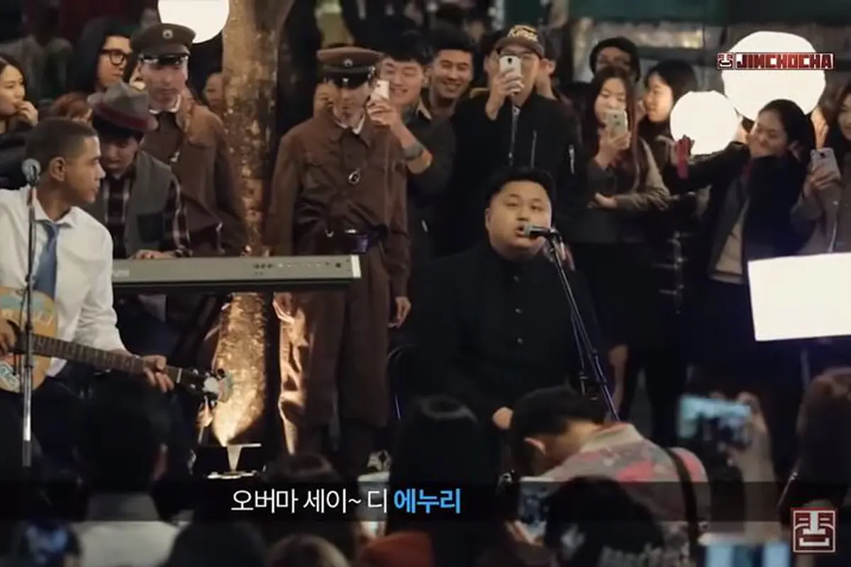 Keseruan Barack Obama dan Kim Jong Un Duet di Pinggir Jalan