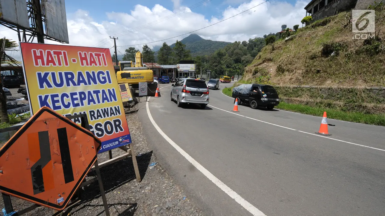 Jalur Longsor Puncak Pass
