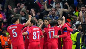 Delapan menit kemudian, Bradley Barcola berhasil menggandakan keunggulan. PSG menutup gol melalui Senny Mayulu pada menit ke-62. (AP Photo/Kin Cheung)