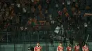 Para pemain Persija menyapa The Jakmania usai berlaga pada Piala Jenderal Sudirman melawan PBR di Stadion Kanjuruhan, Malang, Kamis (19/11/2015). (Bola.com/Vitalis Yogi Trisna)