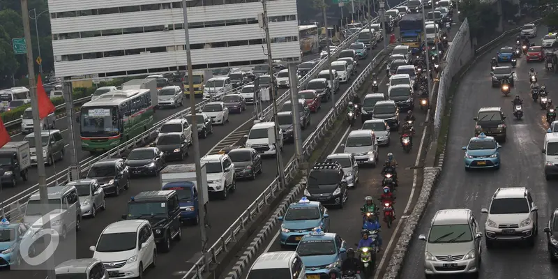 20160830- Efek Ganjil-Genap Jalan Gatot Subroto Dipadati Kendaraan-Jakarta- Immanuel Antonius