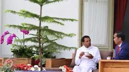 Presiden Jokowi dan Presiden Republik Sosialis Demokratik Sri Lanka Maithripala Sirisena berbincang di Istana Merdeka, Jakarta, Rabu (8/3). Pertemuan ini merupakan lanjutan sebelumnya, di sela penyelenggaraan KTT IORA ke-20. (Liputan6.com/Angga Yuniar)