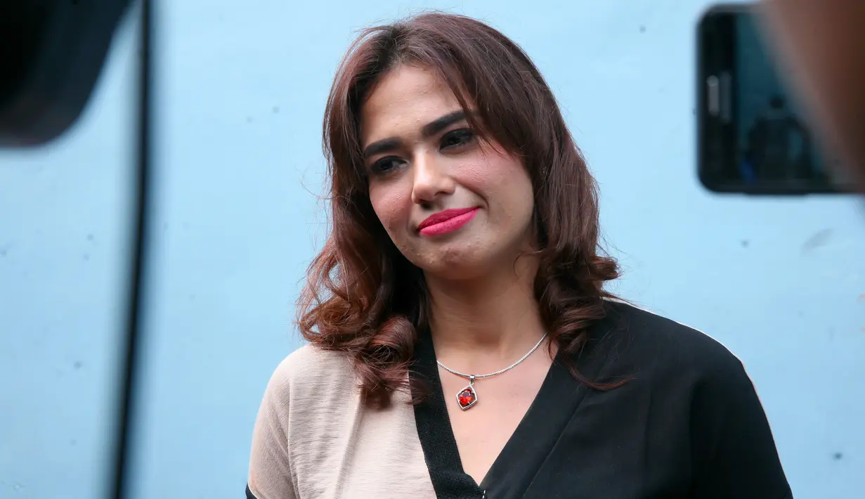 Terkait soal bisnis yang sudah direncanakan, Keket memilih dunia kuliner. Bukan ikut-ikutan dengan rekan selebriti lainnya, namun menurut Keket bidang kuliner lah yang sedang digeluti banyak orang. (Nurwahyunan/Bintang.com)