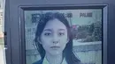 Tidak hanya Choi Hyun Wook saja, Park Ji Hoo juga membagikan beberapa momen di balik layar syuting MV 'Ditto'. Dalam caption, Ji Hoo menuliskan bahwa ia berperan sebagai Ban Hee-soo, di mana karakternya dibuat misterius dan penuh teori. Dalam MV tersebut, tangan kirinya selalu memakai gips. (Liputan6.com/IG/@03_hu)