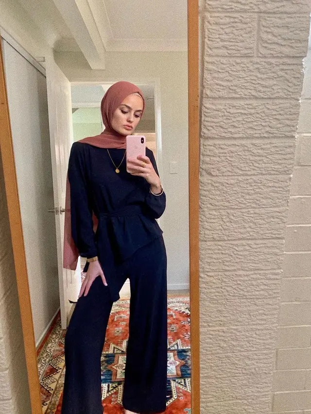 7 Pesona Emma Maree, Satu-satunya Finalis Miss World Australia 2020 yang Berhijab