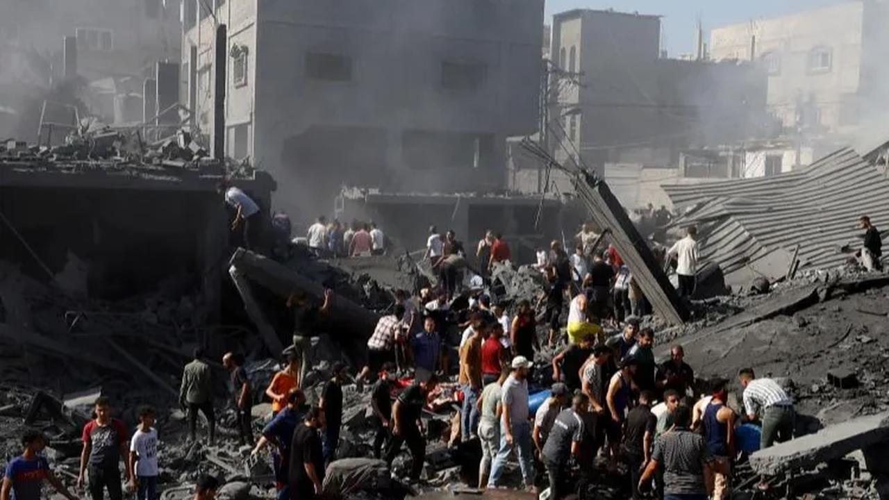 Pejabat kesehatan di Gaza selatan mengatakan serangan itu telah mengakibatkan puluhan orang menjadi korban pengeboman.