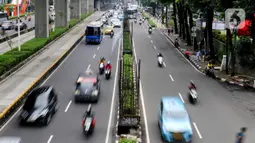 Diketahui, tiang-tiang proyek monorel itu mulai dibangun pada tahun 2004 dengan harapan menciptakan transportasi massal modern guna mengurangi kemacetan. (Liputan6.com/Herman Zakharia)