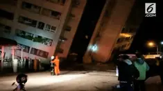 Gempa 6,4 SR mengguncang Taiwan Selasa malam waktu setempat. Akibatnya, sebuah hotel ambruk dan warga panik menyelamatkan diri.