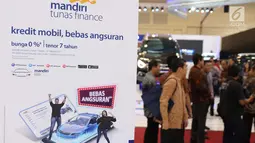 Suasana booth Bank Mandiri di GIIAS 2017, Tangsel, Kamis (10/8). Hingga saat ini, Bank Mandiri telah mengucurkan Rp23,7 triliun untuk Kredit Kendaraan Bermotor, tumbuh 24,64% secara tahunan. (Liputan6.com/Angga Yuniar)