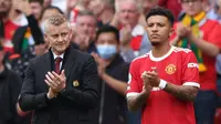 Kinerja Ole Gunnar Solskjaer musim ini tengah disorot usai kekalahan memalukan 0-5 dari Liverpool. Kekalahan tersebut menjadi puncak ketidakstabilan Setan Merah musim ini. Tak hanya Ole yang patut dihakimi, namun performa 6 pemain berikut juga patut dipertanyakan. (AFP/Adrian Dennis)