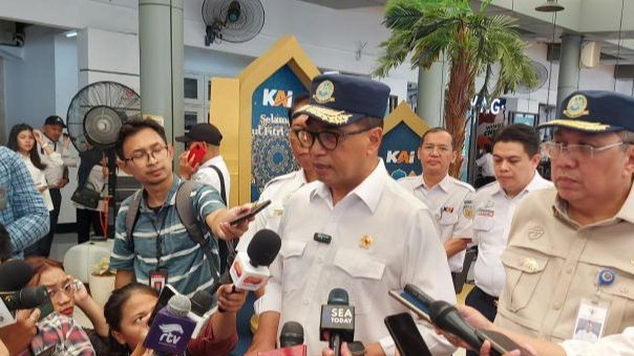 "Seperti dikatakan Presiden, terdapat jumlah yang melebihi, dan mohon maaf, ketidaktaatan masyarakat pengguna," kata Budi.