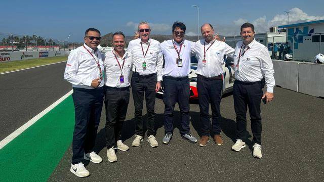 Eddy Saputra (Paling Kiri)