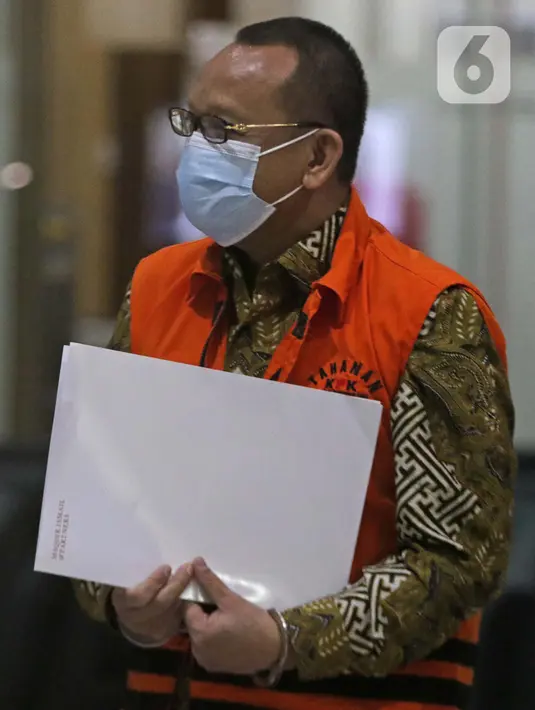 Tersangka suap dan gratifikasi penanganan perkara di Mahkamah Agung, Nurhadi usai diperiksa penyidik Polres Jakarta Selatan di Gedung KPK, Jakarta, Kamis (4/2/2021). Mantan Sekretaris MA itu diperiksa terkait dugaan pemukulan terhadap sipir/petugas di Rutan KPK. (Liputan6.com/Helmi Fithriansyah)