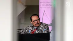 Mantan Sekda Jawa Timur, Ahmad Sukardi menunggu panggilan akan menjalani pemeriksaan di Gedung KPK, Jakarta, Rabu (31/7/2019). Ahmad Sukardi diperiksa sebagai saksi untuk tersangka Ketua DPRD Tulungagung, Supriyono. (merdeka.com/Dwi Narwoko)