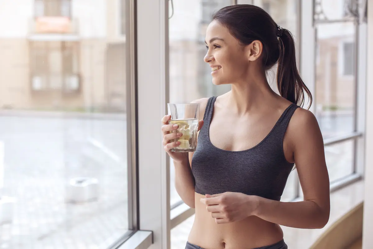Air lemon dan perut buncit (iStock)