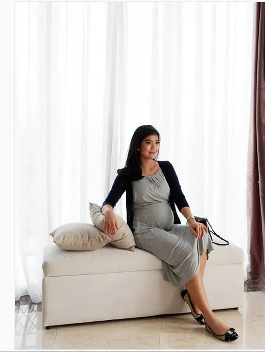 "Alhamdulillah telah lahir putri pertama kami dengan sehat dan selamat yang bernama : "Alesha Milena Chalik"," tulis perempuan 26 tahun itu. (Instagram/rayakohandi244)