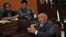 Sidang lanjutan praperadilan BG terhadap KPK kembali digelar di Pengadilan Negeri Jakarta Selatan, Rabu (11/2/2015). Tampak, Prof Romli Atmasasmita saat menjadi saksi pada sidang lanjutan praperadilan BG terhadap KPK. (Liputan6.com/Helmi Fithriansyah)