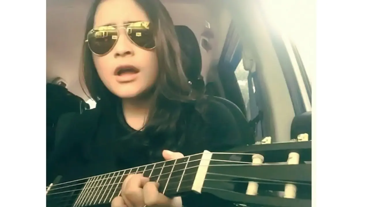 Prilly Latuconsina