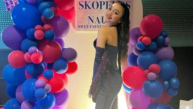 7 Potret Tampilan Serba Ungu Naura Ayu Rayakan Sweet Seventeen, Vibesnya Disebut Mirip Olivia Rodrigo