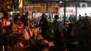 Korban gempa menjalani perawatan di RSUD Sayang, Kabupaten Cianjur, Jawa Barat, Senin (21/11/2022). Data BNPB mencatat, hingga pukul 19.34 WIB sebanyak 62 warga menjadi korban meninggal dunia dan 25 orang tercatat masih tertimbun reruntuhan akibat gempa dengan kekuatan 5,6 SR di Kabupaten Cianjur. (Liputan6.com/Herman Zakharia)