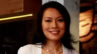 Dewi Lestari dalam penggarapan klip Dongeng Secangkir Kopi (Foto: Wimbarsana/Bintang.com)