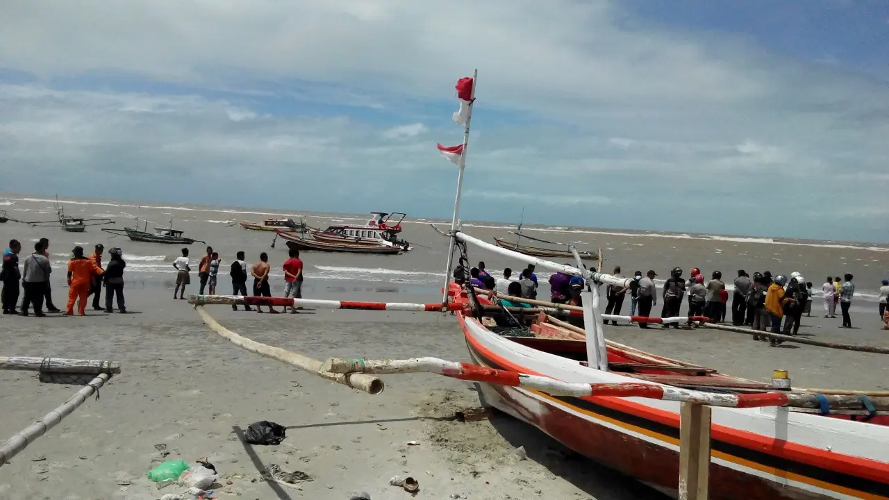 Gelombang Tinggi Hantam Puluhan Kapal Di Bengkulu