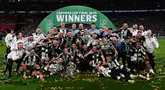 Para pemain Newcastle United merayakan gelar juara Piala Liga Inggris atau Carabao Cup 2025 usai mengalahkan Liverpool di Stadion Wembley, London pada 16 Maret 2025. (Glyn KIRK/AFP)