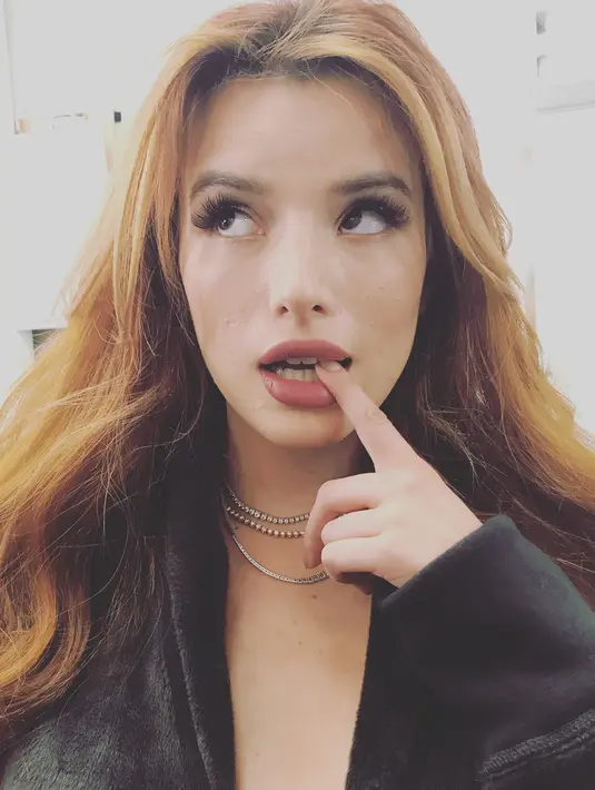 Parahnya, Bella Thorne pun sering terlambat pada sesi pemotretan. Ia seperti seseorang yang tak pernah taat aturan. (instagram/bellathorne)