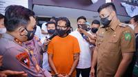 Usai ditangkap setelah viral di sejumlah akun media sosial, pengendara bernama Rizkan Putra (27) warga Takengon, Aceh Tengah, itu diboyong ke Polrestabes Medan, Senin (25/4/2022).