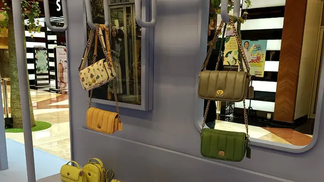 Gerbong Subway ala New York Bawa Koleksi Coach Terbaru Berbahan Denim