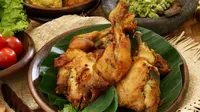 10 Rekomendasi Tempat Makan Ayam Goreng di Surabaya 2025, Gurihnya Bikin Nagih