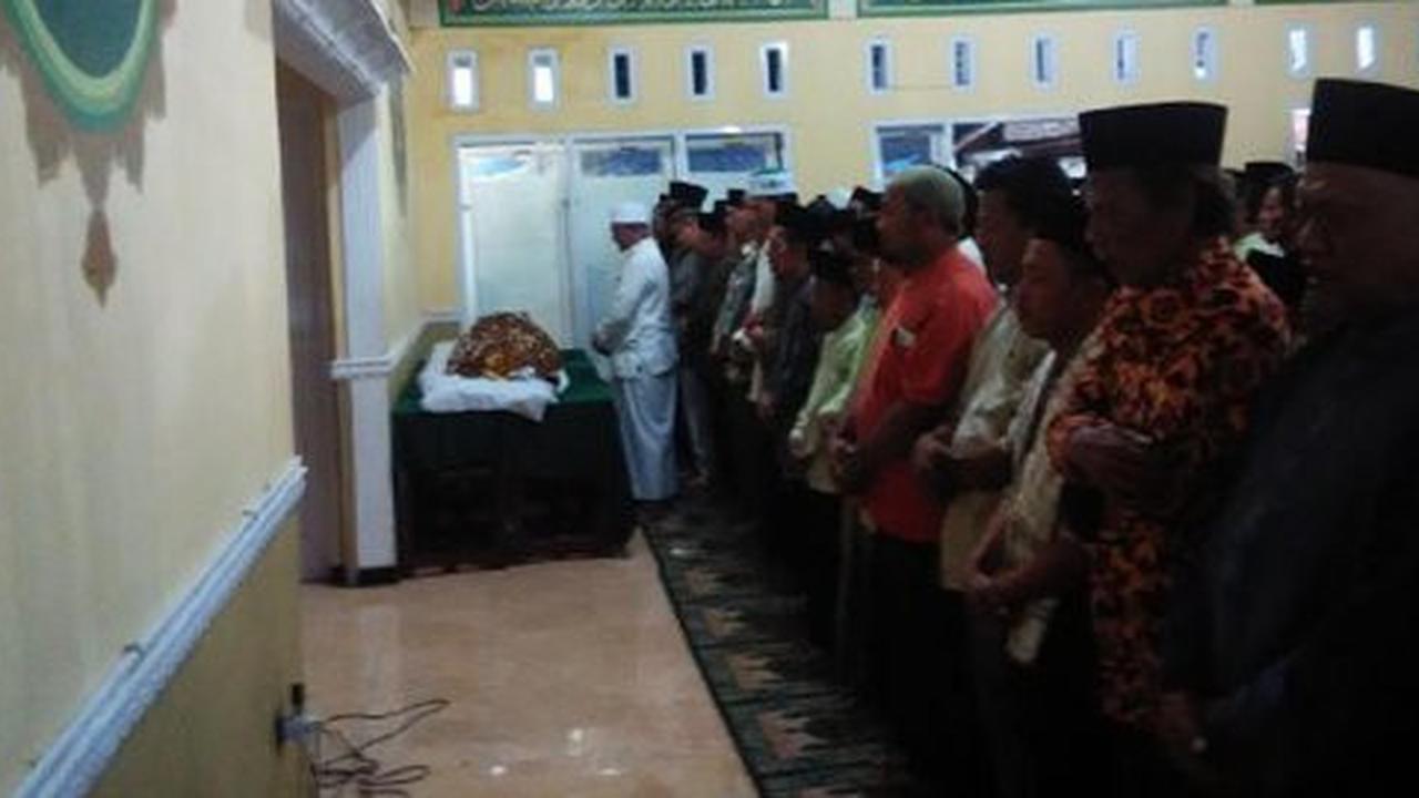 Hujan air mata sambut jenazah Slamet Effendi di Ponpes Al Azhary