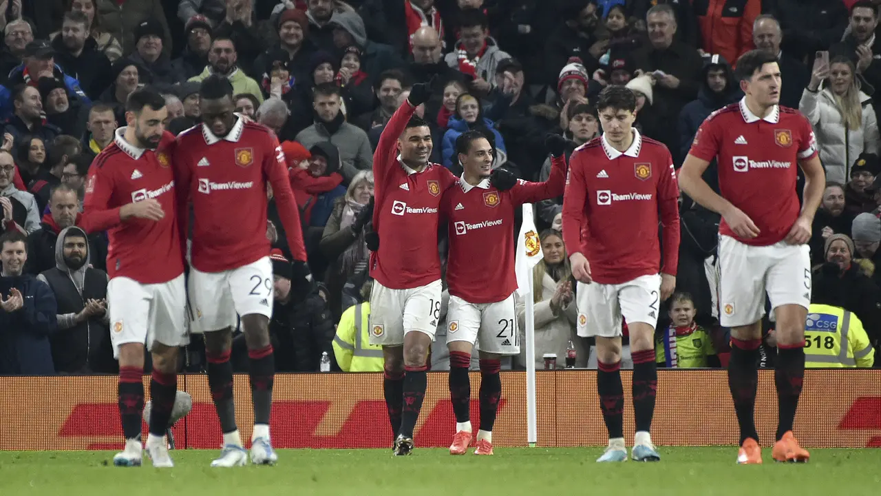 Foto: Ganasnya Trio Brasil saat MU Bungkam Reading di Babak Keempat Piala FA 2022 / 2023