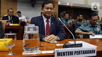 Prabowo Rapat Persetujuan Penjualan 2 Eks KRI Bersama Komisi I DPR