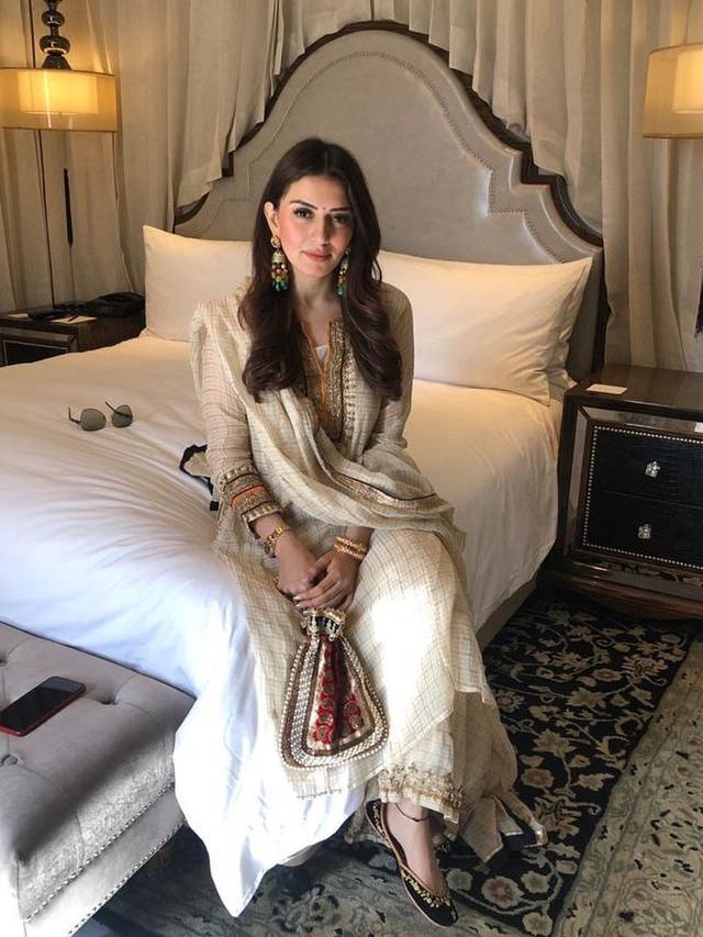 17 Tahun Berlalu Ini 6 Potret Terbaru Hansika Motwani Pemeran Priya Di Film Koi Mil Gaya Hot Liputan6 Com