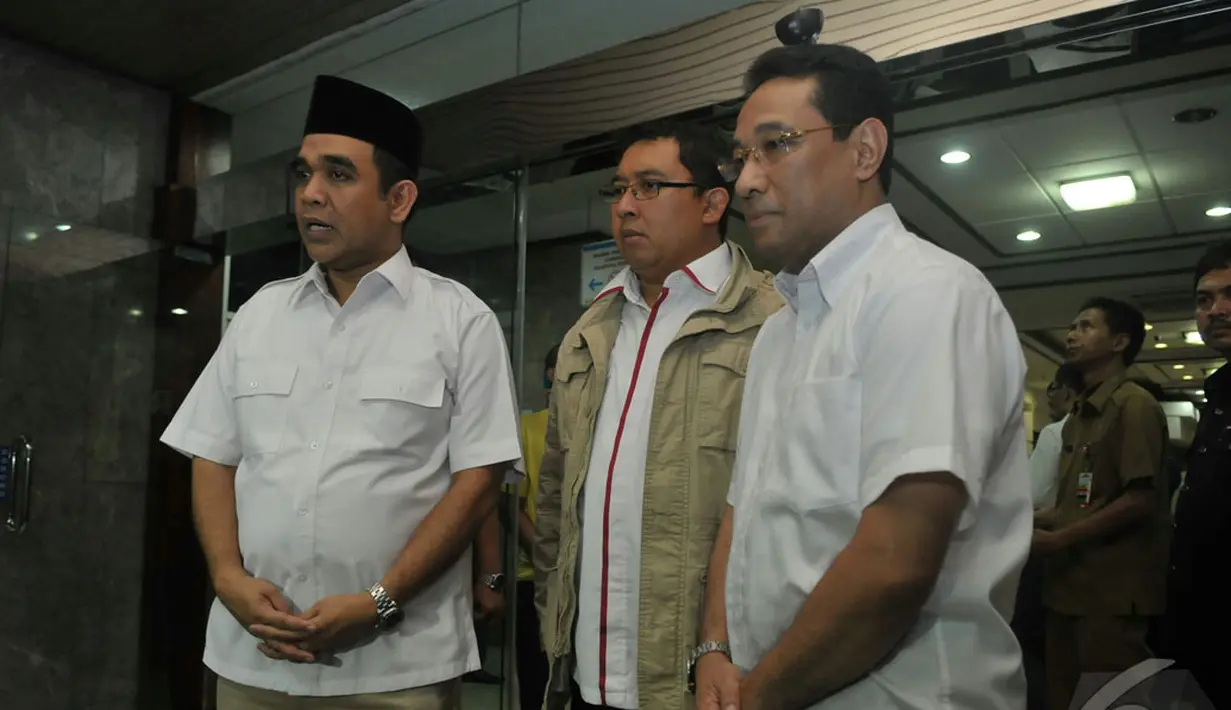 Tampak Fadli Zon sedang menunggu para tokoh yang akan datang untuk berbelasungkawa, Jakarta, Kamis (28/8/2014) (Liputan6.com/Johan Tallo)