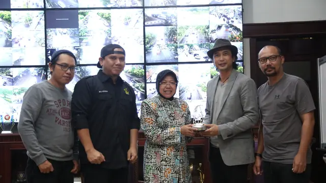 Padi mengunjungi Wali Kota Surabaya, Tri Rismaharini