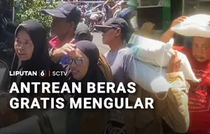 Antrean Beras Gratis Mengular