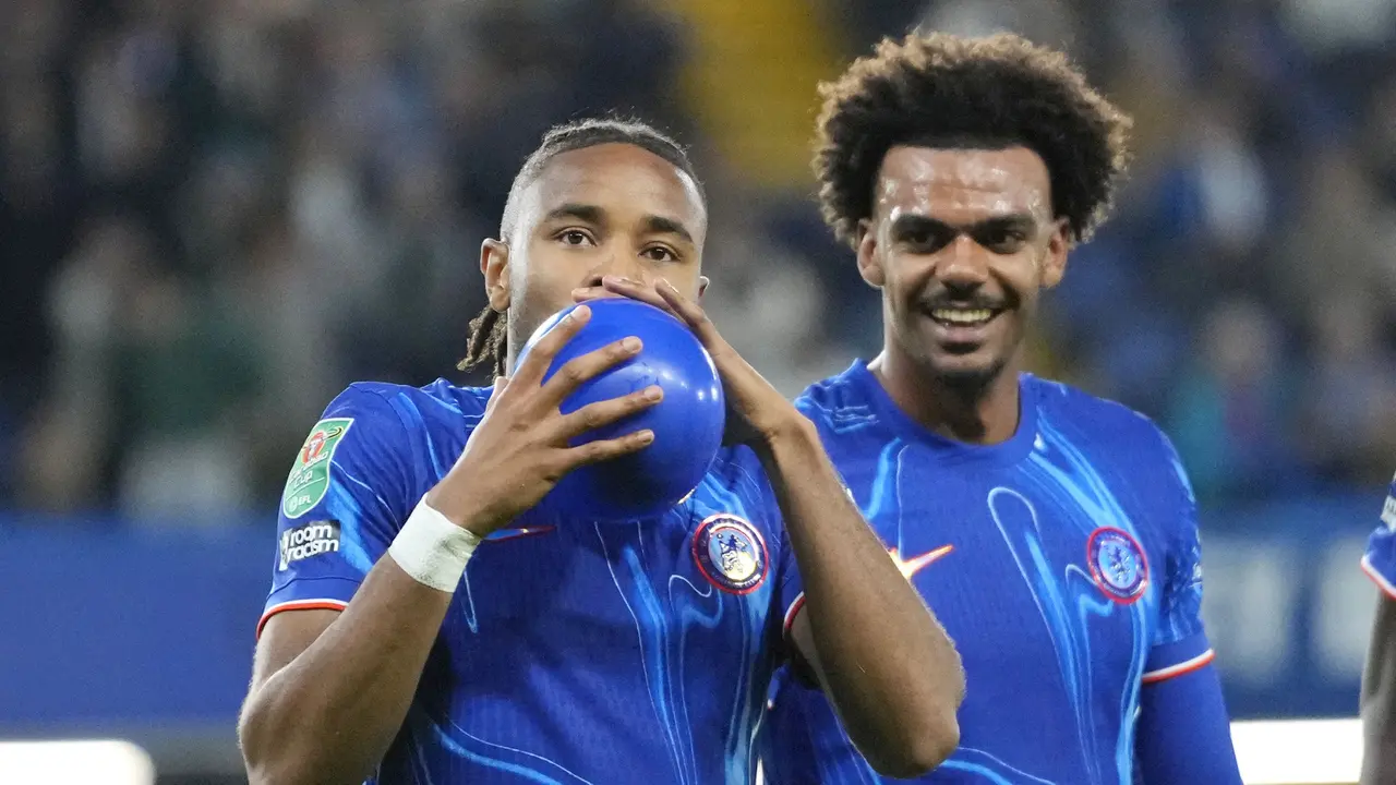 Foto: Melihat Selebrasi Tiup Balon Ala Christopher Nkunku, Borong 3 Gol Untuk Chelsea