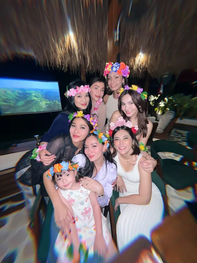7 Potret Ulang Tahun Eva Anindita ke-39, Rayakan Bareng Sahabat di Bali
