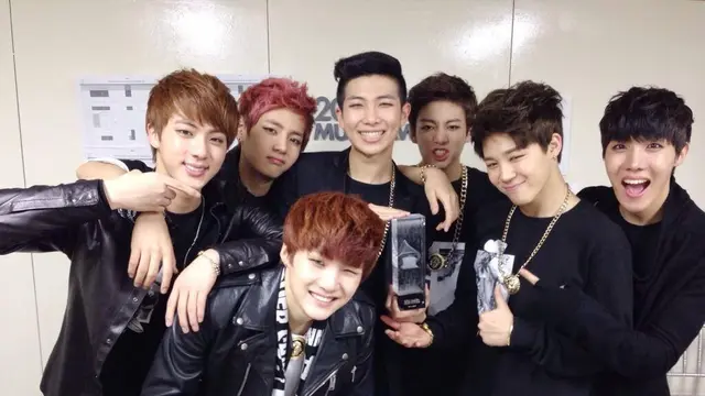 BTS Menang  di Melon Music Awards 2013. (Facebook/ BTS (방탄소년단))