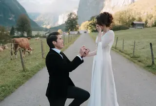 Gaya Syifa Hadju saat dilamar El Rumi di Swiss. [IG: @syifahadju]