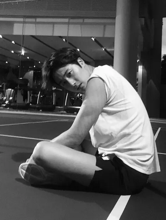 Bukan sekedar rumor, ternyata berita menyedihkan ini sudah dibenarkan oleh rekan Jung Il Woo. Menurut penjelasannya, sakit kepala itu sering dirasakan Jung Il Woo sejak tiga tahun silam. (Instagram/Jilwww)