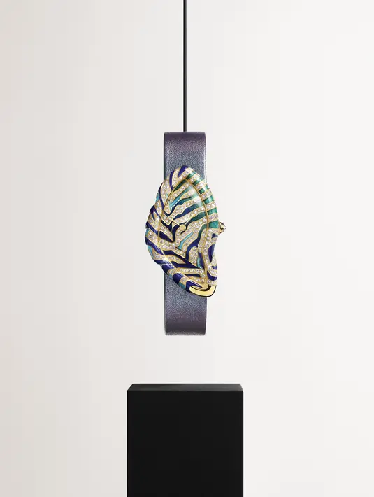 Cartier Metiers D'Art terdiri dari 4 pilihan jam tangan yang simbol dan hiper realistis, menggambarkan satwa liar Afrika yang begitu disayangi oleh Cartier. Ada motif abstrak harimau, zebra, dan jerapah. Foto: Document/Cartier.